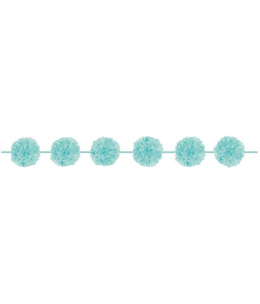 Mint farvede guirlander med pomponer. Mint farvede guirlander med pomponer.