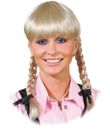 Paryk blond med fletninger.
