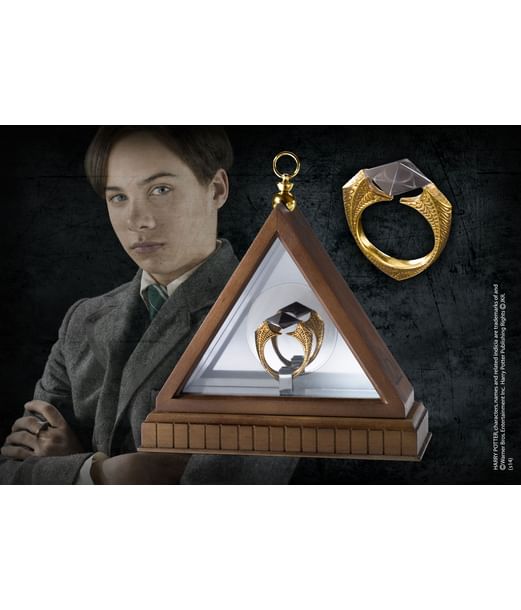 Horcrux ring harry potter. Horcrux Гарри Поттер. 7 Крестражей из Гарри Поттера. Заклятие крестраж Гарри Поттер. Гарри Поттер крестраж Гарри.