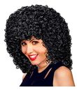 Sort paryk med krøller.