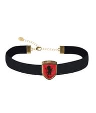 Sort choker med Gryffindor våbenskjold i flot gaveæske.