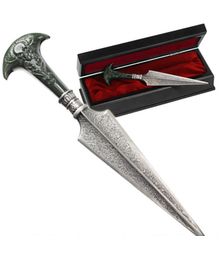 Flot kopi Bellatrix Lestrange daggert i metal.