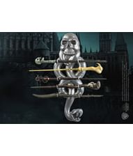 Display med Dødsgardist symbolet med 5 tryllestave.