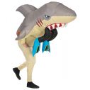 Oppusteligt haj kostume med ben hængende i munden.