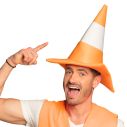 Sjov trafikkegle hat i orange og hvid.