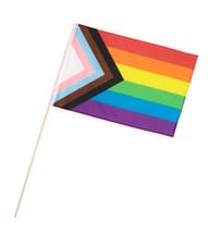 LGBTQ+ flag på pind.