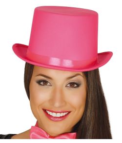 Pink høj hat med satin bånd.