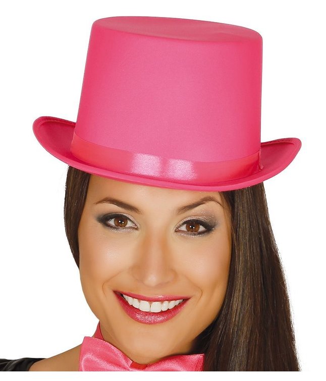 Pink høj hat med satin bånd.