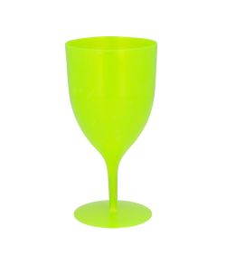 Grønt vinglas i plastik.
