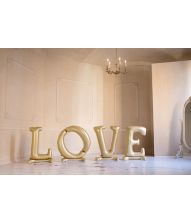 Stående LOVE folieballon guld