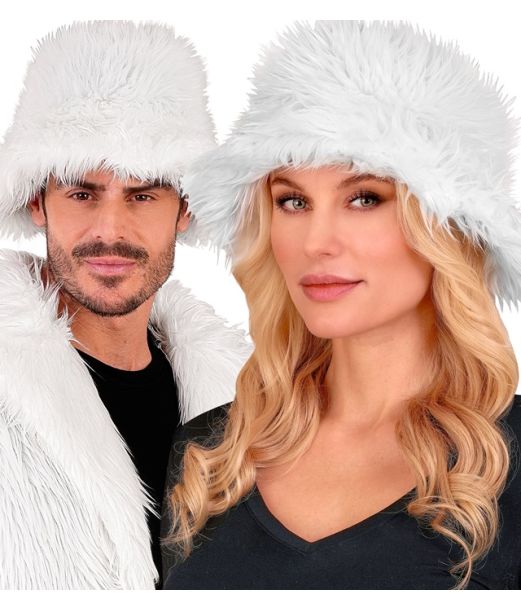 Hvid pelshat i kunstpels.