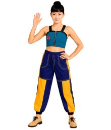 K-Pop star Lotus kostume